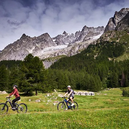 Hotell Le Massif & The Leading Of The World