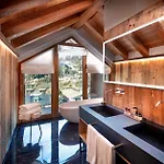 Hotel Le Massif & The Leading Of The World