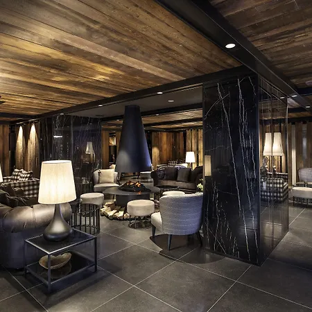 Hotel Le Massif & The Leading Of The World