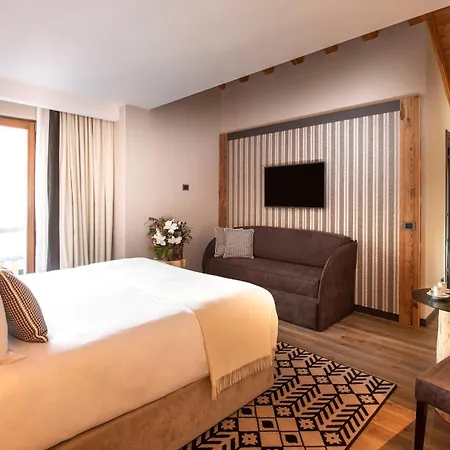 Szálloda Le Massif & - The Leading Of The World 5*