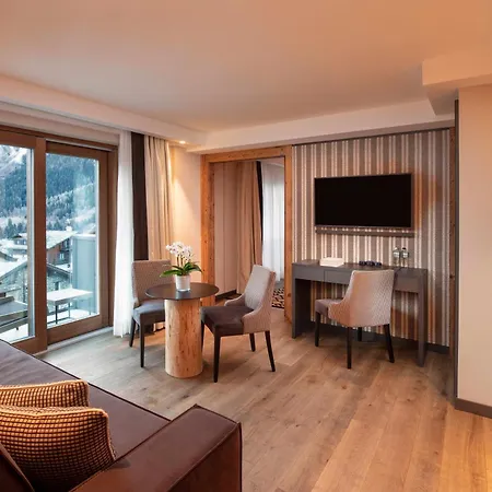 Le Massif & The Leading Of The World Hotel