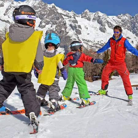 Le Massif & - The Leading Of The World 5*