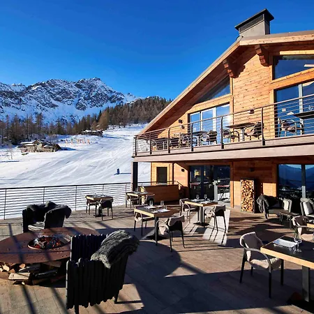 Le Massif & - The Leading Of The World 5*