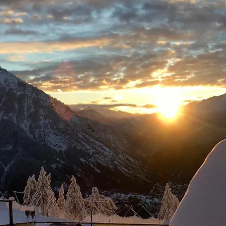 Le Massif & - The Leading Of The World