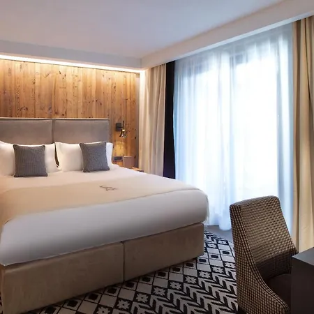 Le Massif & - The Leading Of The World 5*