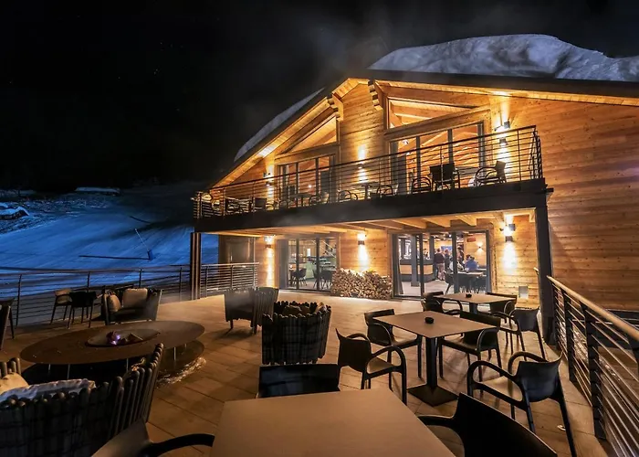 Hotel Le Massif & The Leading Of The World