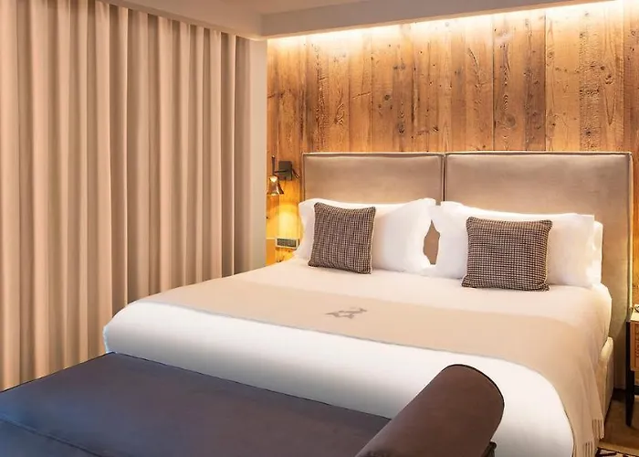 Hotel Le Massif & The Leading Of The World